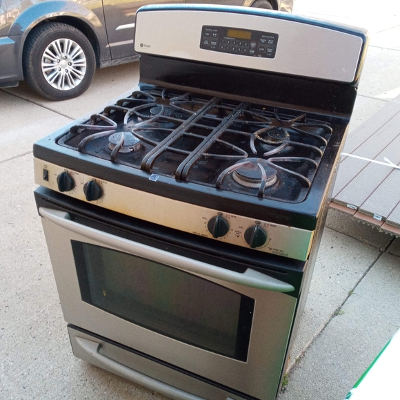 Stove - Picture 3 of 3